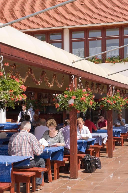 Fehertoi Halaszcsarda Es Szalloda Szatymaz Εξωτερικό φωτογραφία