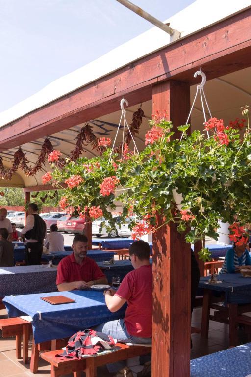 Fehertoi Halaszcsarda Es Szalloda Szatymaz Εξωτερικό φωτογραφία