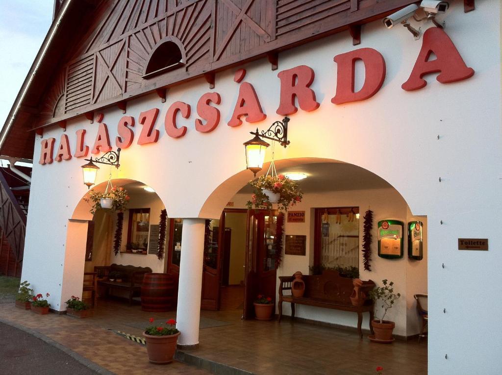 Fehertoi Halaszcsarda Es Szalloda Szatymaz Εξωτερικό φωτογραφία