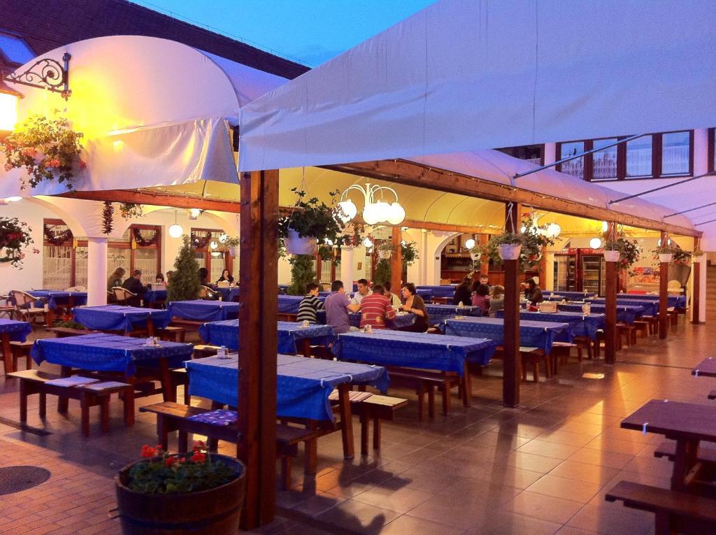 Fehertoi Halaszcsarda Es Szalloda Szatymaz Εξωτερικό φωτογραφία